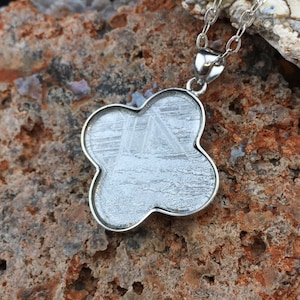 Extraterrestrial! Genuine Muonionalusta Meteorite Pendant (silver-quatrefoil 25mm)