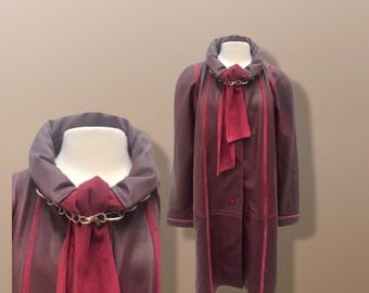 Abrigo de piel de cordero suave color vino Bergundy con incrustaciones de ante rojo intenso, corte holgado, talla grande, otoño invierno