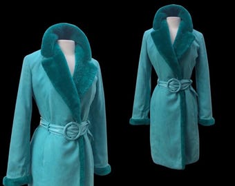 Abrigo vintage de Versace en turquesa y verde mar, de imitación de ante.