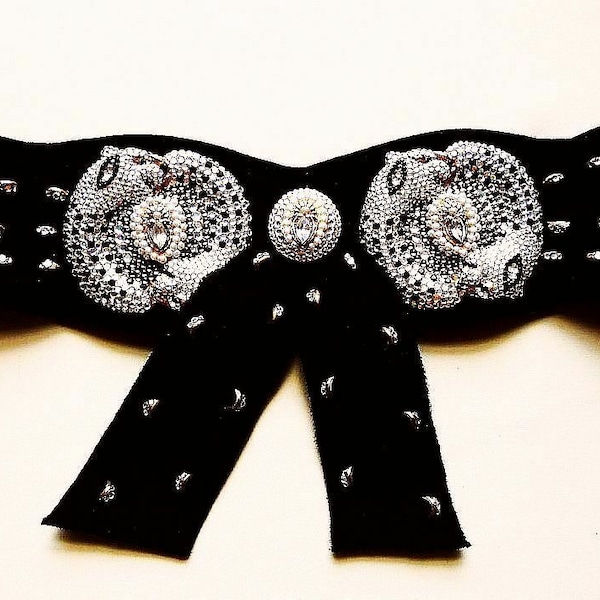 Cinturón de ante de leopardo negro Glam con joyas HENRYKS BIJOUX Hecho en Austria Vintage 1980 Glam Swarovski Crystal Se adapta a una cintura de 23,5"- 27,5"