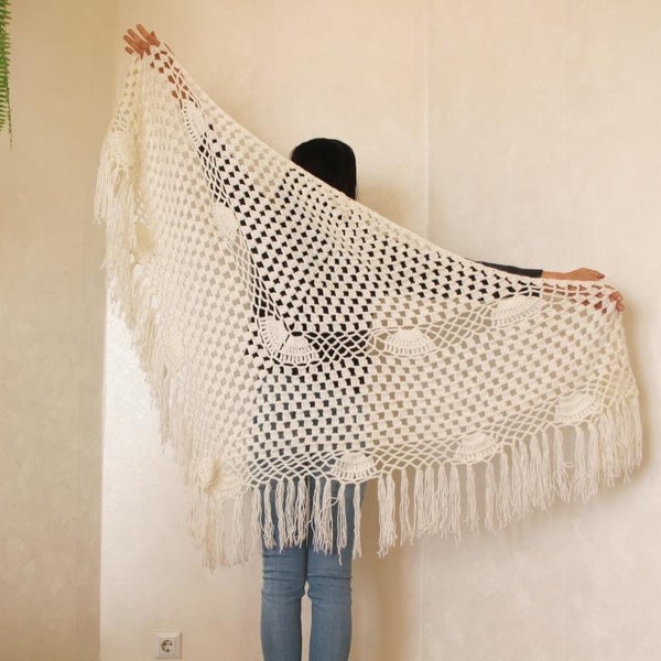 Large white knit shawl, Winter shawl with fringe, Lace crochet triangle scarf, Vintage boho wrap, Piano shawl