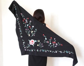 Black piano shawl with embroidered flowers, Vintage Flamenco Shawl, Evening, fiesta party scarf, triangle shawl