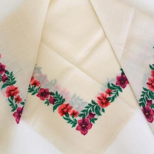 Blumen Schal aus Wolle, Ukrainischer Vintage Schal, Weißer russischer Retro Schal mit Blumen