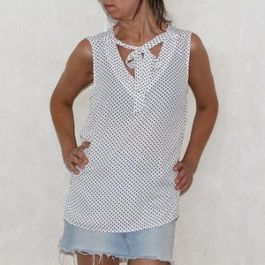90s v-neck polka dot top, tie front top, White sleeveless blouse, Loose shirt, Size M
