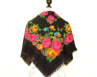 Châle en laine noire avec fleur, châle ukrainien vintage, foulard russe, tissu en laine rétro