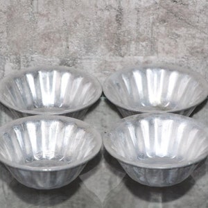 Vintage Metall Aluminium Cupcake Formen, Nostalgische Backformen, Retro Kuchenformen für Köstlichkeiten Bild 5