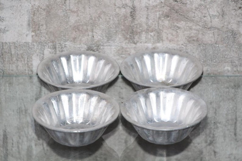 Vintage Metall Aluminium Cupcake Formen, Nostalgische Backformen, Retro Kuchenformen für Köstlichkeiten Bild 5