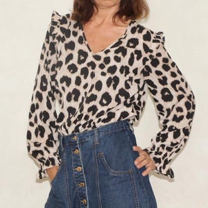 90s Leopard print ruffle blouse, vintage v-neck ruched sleeve top, Size S