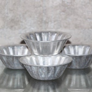 Vintage Metall Aluminium Cupcake Formen, Nostalgische Backformen, Retro Kuchenformen für Köstlichkeiten Bild 7