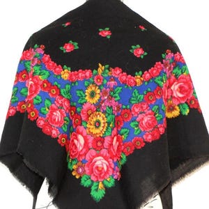 Schwarzer Wollschal, Vintage Schultertuch aus der Ukraine, Retro Stil der 80er Jahre, alter Wollstoff