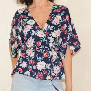 90s ruffled V neck wrap top, kimono, Vintage Short sleeve floral blouse, S