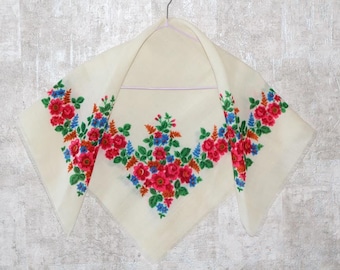 Châle en laine blanche, écharpe florale ukrainienne enveloppement de mariage vintage Chale russe, foulard avec des fleurs