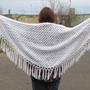Large white knit shawl, Winter shawl with fringe, Lace crochet triangle scarf, Vintage boho elegance wrap, Piano shawl