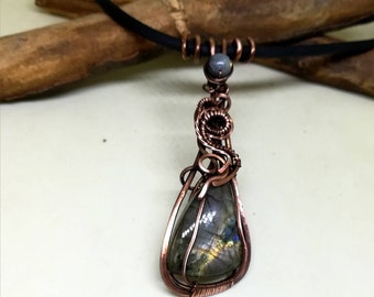 Wire wrapped pendant necklace. Labradorite pendant. Wire wrapped Copper pendant. Labradorite copper necklace. Copper necklace