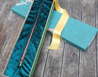 Brass pommel wand: 15&quot; Tasmanian Oak, Mermaid Scale core in  wide, Rococo patterned, emerald green and gold box