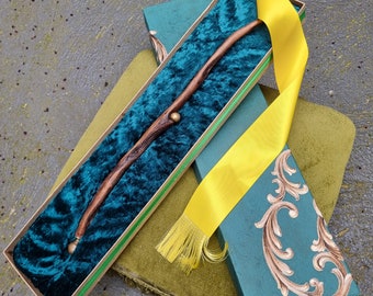 Old world Wand with Brass Accents: 16&quot; Tea Tree, Equalacorn core in wide, Rococo patterned, emerald green and gold box