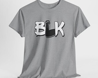 "Bold ""BLK"" Faust-Design auf Unisex Heavy Cotton T-Shirt."
