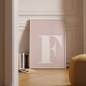 Pôster inicial rosa blush, impressão da letra F, monograma inicial, decoração para dormitório, arte de parede com a letra F, arte estética feminina, letras para berçário