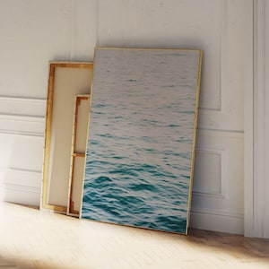 Fotografía de mar azul - Póster de agua imprimible - Arte mural de olas del océano - Arte abstracto acuático - Arte mural de casa de playa - Impresión de 20 x 30