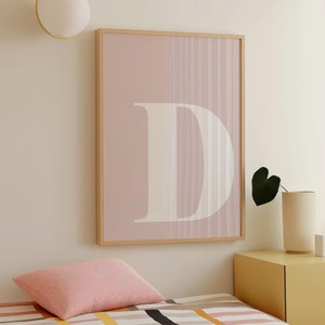 Póster de la letra D, arte mural estético, inicial imprimible, arte mural rosa ruborizado, decoración para dormitorios universitarios, arte mural preppy, decoración para habitaciones de adolescentes
