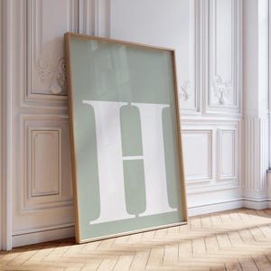 Póster de la letra H, decoración de habitación preppy, impresión de la inicial H, decoración de habitación infantil, inicial imprimible, decoración de dormitorio universitario, verde salvia y blanco
