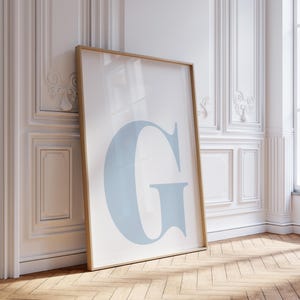 Póster de la letra G, arte de pared preppy, arte de pared con la inicial G, decoración de dormitorio universitario, decoración de guardería azul claro, arte de pared estético, decoración de habitación de bebé niño