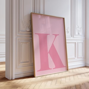 Póster con la letra K, decoración de habitación de adolescente, decoración de habitación preppy, impresión inicial K, arte de pared maximalista, arte de pared rosa lindo, arte de pared femenino, universidad