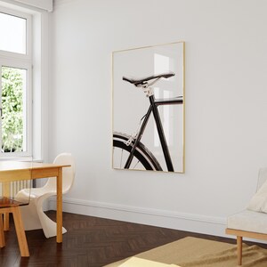 Wydruk fotografii rowerowej – monochromatyczny plakat z rowerem szosowym (do pobrania cyfrowego) zdjęcie 5