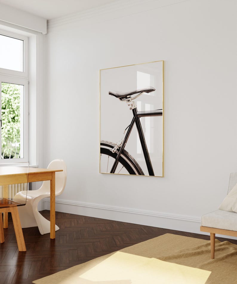 Wydruk fotografii rowerowej – monochromatyczny plakat z rowerem szosowym (do pobrania cyfrowego) zdjęcie 5