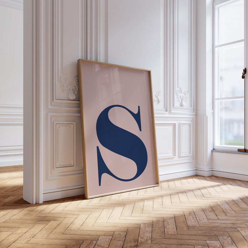 Póster con la letra S, letras imprimibles, póster con letra estilo preppy, linda decoración de pared, casa universitaria, decoración de pared para guardería con inicial, rosa y azul imagen 3