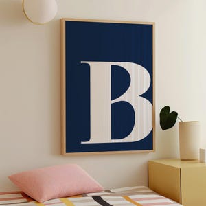 Pôster com a letra B, arte de parede azul-marinho, arte de parede com a inicial B, decoração fofa para apartamento, letras de parede para berçário, decoração para dormitório universitário, pôster com o alfabeto