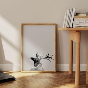 Cuadro decorativo para habitación infantil con diseño de cabeza de ciervo en el bosque, lámina minimalista de ciervo (descarga digital)
