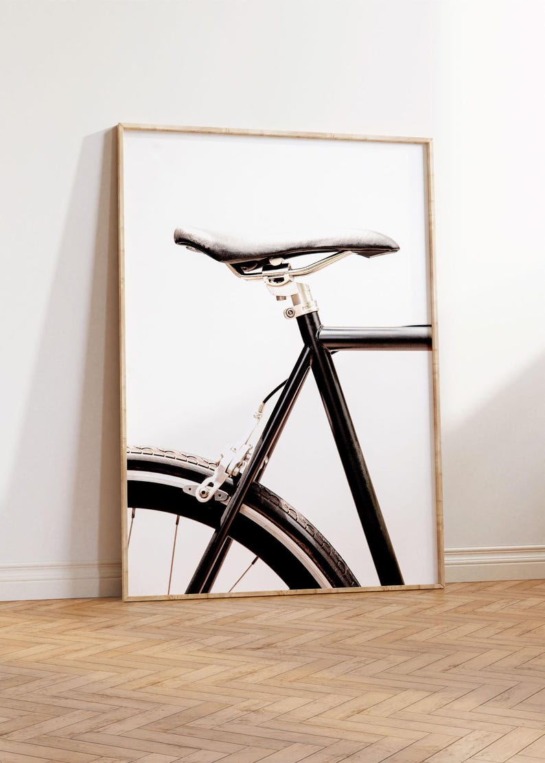 Wydruk fotografii rowerowej – monochromatyczny plakat z rowerem szosowym (do pobrania cyfrowego) zdjęcie 4