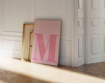 Roze letter M muurkunstprint: preppy slaapzaal of tienermeisjekamer