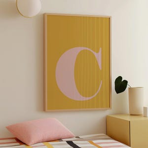 Arte de parede rosa mostarda, pôster com a letra C, decoração de quarto elegante, placas com nome para berçário, inicial C, decoração de dormitório, letra única, monograma