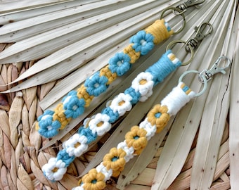 Macrame Flower Wristlet Keychain: Boho Daisy Key Fob
