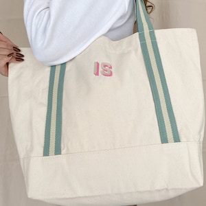 Sac cabas personnalisé avec initiales brodées Sac cabas personnalisé en toile cabas personnalisé Sac cadeau de demoiselle d'honneur sac cabas vert sauge image 1