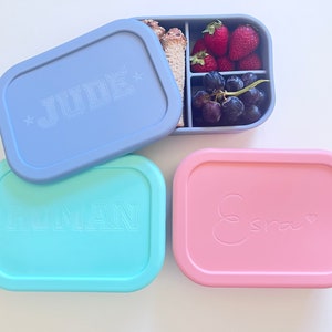 Boîte à bento personnalisée en silicone pour enfants Boîte à lunch personnalisée avec nom Nom de la boîte à lunch pour la rentrée scolaire Récipient pour aliments divisés Conservation des aliments pour enfants