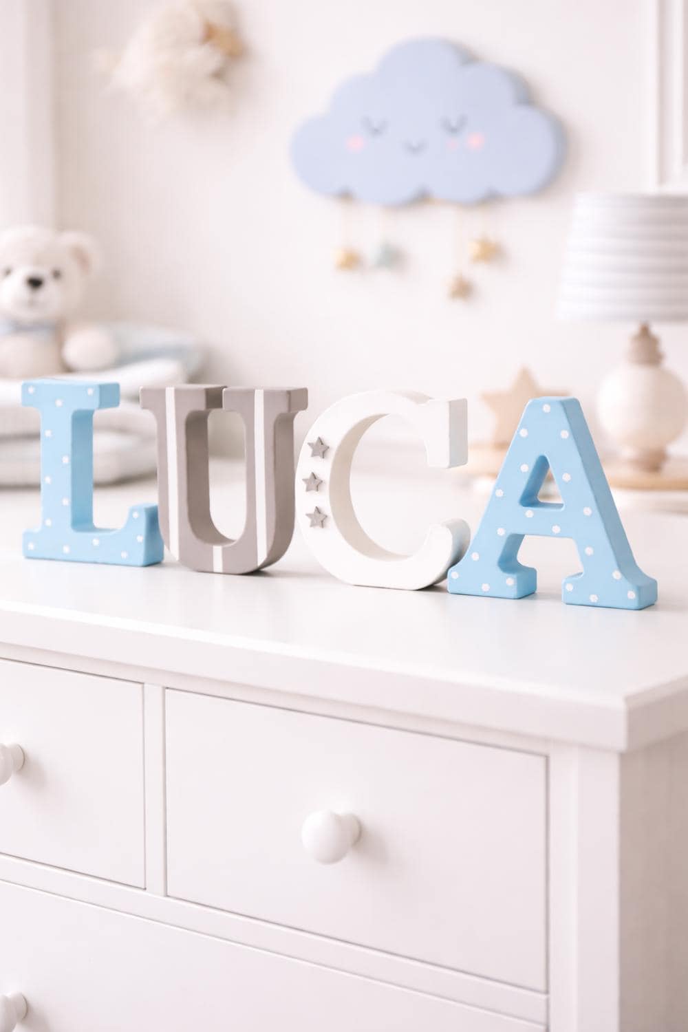 Gepersonaliseerde aangepaste houten naambord - lettertype baby naambord voor kinderkamer en muur decor - geschilderd hout brief kinderkamer decor