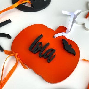 Halloween Korb Geschenkanhänger Holz Trick Leckerli Taschenanhänger Halloween Namensschilder Kürbis Tischkarten Thanksgiving Tischkarten Halloween Tischdeko
