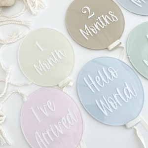 Disques jalon bébé âge ballon acrylique jalon un mois signe signe bébé signe nouveau bébé annonce nouveau-né photo accessoire bébé plaque nominative