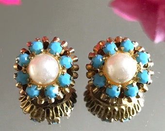 Vintage Art Deco Clip Earrings in Turquoise paste glass with a faux Mother of Pearl on Brass, Chic and elegance from the 1930s
