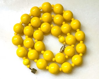 Vintage acidulous Sunny Yellow glass beads necklace France 1930s
