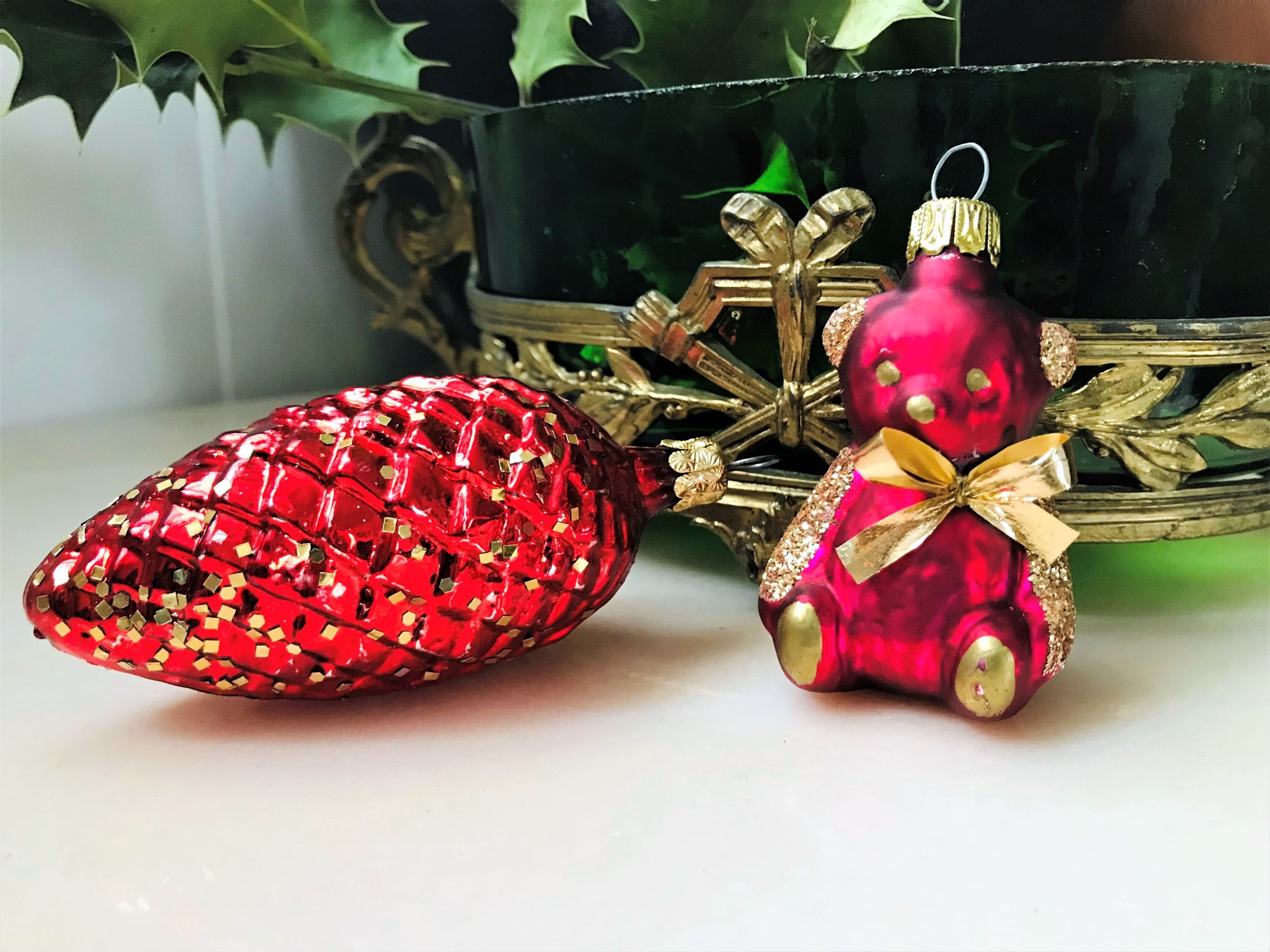 Vintage Décorations de Noël Ourson et Pomme Pin Rouge Doré en Verre Pailleté 1970/1980
