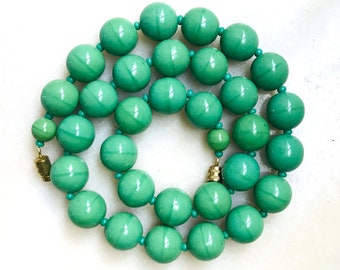 Vintage acidulous green glass beads necklace France 1930s