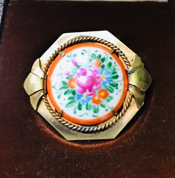 Broche Ancienne En Porcelaine De Limoges - Décor Fleurs, Monture Laiton