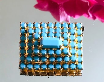 Vintage Art Deco Pyramid design in Turquoise paste glass and Brass, Chic and elegance from the 1930s