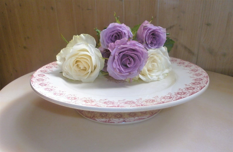 AntiqueFran\u00e7ais Porcelaine opaque de Gien Stand Cake Pink transferware 19thPink transferware geometric floral pattern