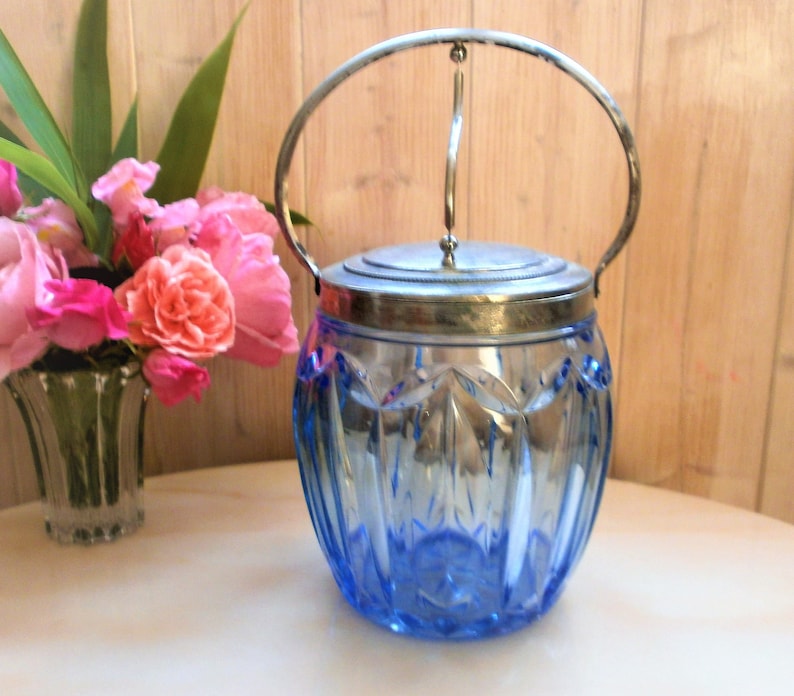Vase en cristal moulé Bleu Daum Nancy Art Déco forme Architecturale