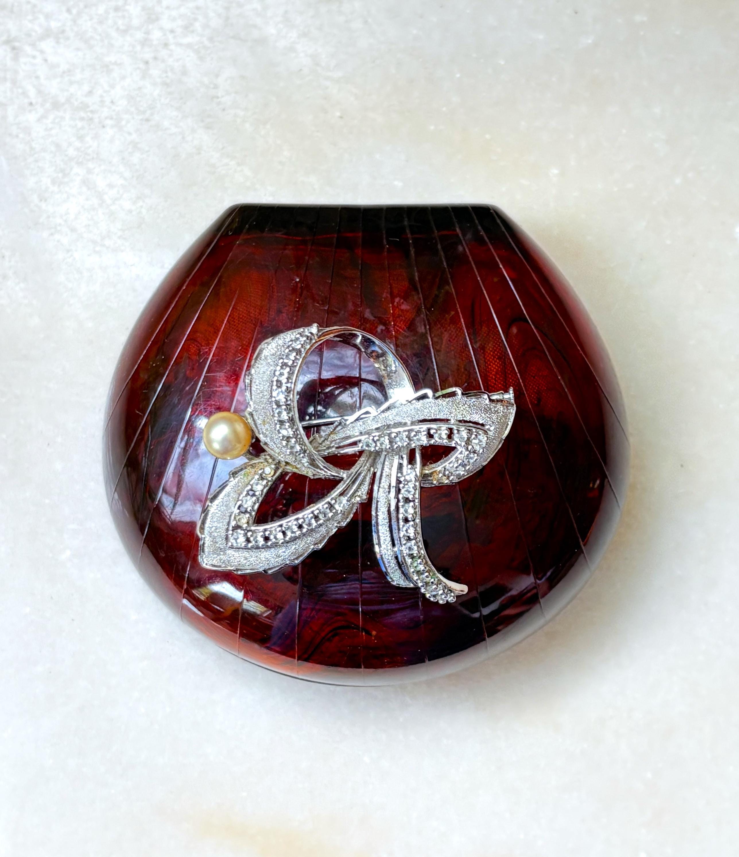 Broche Vintage Années 1950 - Métal Blanc - Calligraphie Décorative - Occasion